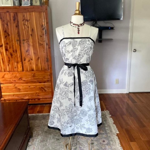 Dresses & Skirts - Dressbarn Womens Toile Floral Midi Dress White Black Cotton Fit Flare Size 8